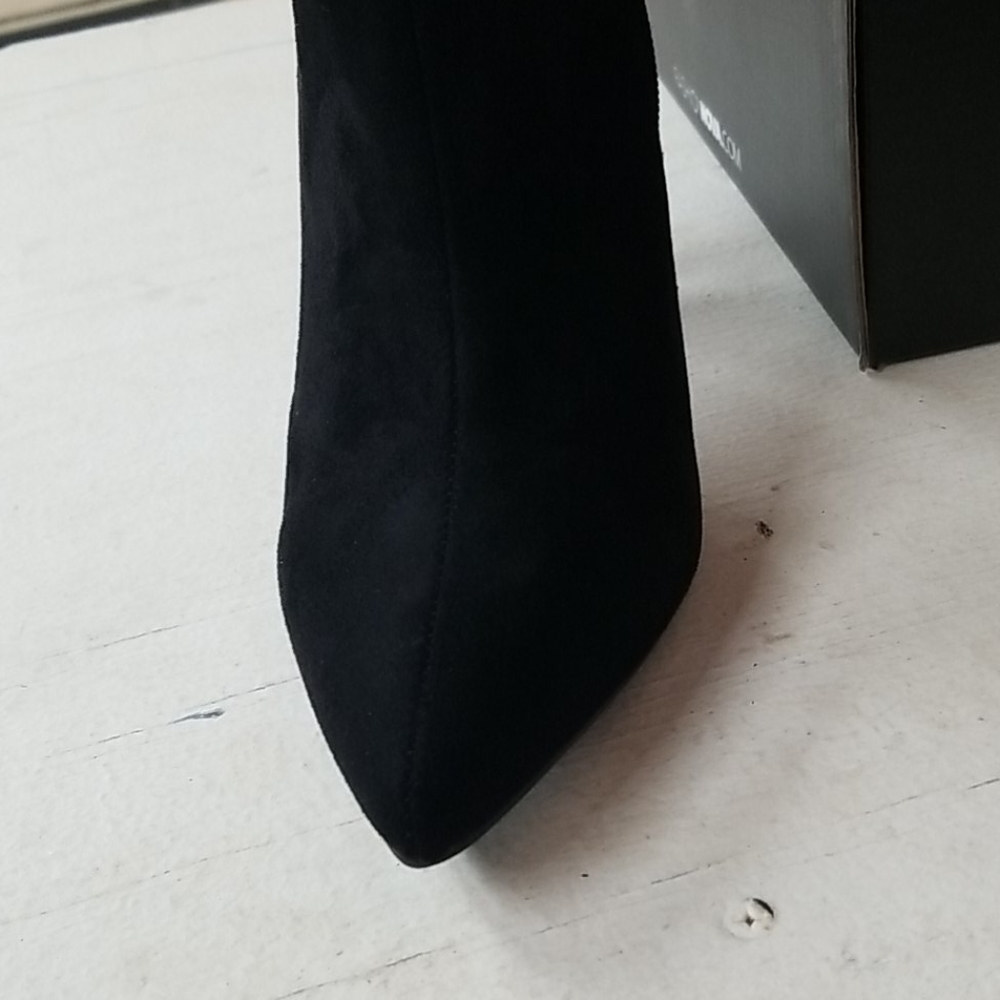Shoes - Picture 5 of 7